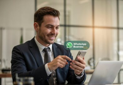 Empresário utilizando o WhatsApp Business para atendimento profissional.