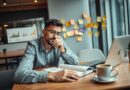 Transformar uma ideia em um negócio digital de sucesso é um desafio que exige planejamento e estratégia. Antes de investir tempo e dinheiro, é essencial validar a sua ideia e garantir que ela tenha potencial de mercado. A validação reduz os riscos, permite ajustes necessários e aumenta as chances de sucesso ao lançar um produto ou serviço. Empreender no digital oferece diversas oportunidades, mas também apresenta desafios. Para alcançar o retorno esperado, é fundamental adotar uma abordagem estruturada e estratégica. Muitos projetos falham porque não passaram por uma fase de teste adequada. Portanto, analisar o mercado, entender as necessidades do público e testar soluções são passos fundamentais para validar uma ideia antes de lançá-la. Se você quer saber como validar sua ideia de negócio digital e garantir que ela seja viável, siga os passos a seguir para criar uma base sólida para seu empreendimento digital. Compreenda Seu Público-Alvo Um dos primeiros passos na validação de uma ideia de negócio é entender quem são seus potenciais clientes. Para isso, você deve: • Definir sua persona (perfil do cliente ideal); • Identificar as dores e necessidades do público; • Pesquisar o comportamento e hábitos de consumo. Realizar enquetes, entrevistar potenciais clientes e analisar comentários em redes sociais são estratégias eficazes para reunir informações valiosas sobre sua audiência. 2. Analise a Concorrência Observar o mercado e os concorrentes ajuda a entender se sua ideia já possui demanda e quais diferenciais podem ser explorados. Para isso: • Pesquise negócios similares e seus modelos de atuação; • Analise os pontos fortes e fracos dos concorrentes; • Identifique oportunidades de melhoria e inovação. Ferramentas como Google Trends, SEMrush e BuzzSumo podem auxiliar na análise de tendências e concorrência. Teste a Aceitação do Mercado Criar uma versão inicial do seu produto ou serviço e testá-lo com um público pequeno é fundamental para validar a ideia. Algumas formas de realizar essa etapa incluem: • Landing Pages: Criar uma página para capturar e-mails de interessados. • Pesquisas e Formulários: Coletar opiniões sobre sua ideia. • Prototipação: Desenvolver uma versão básica do produto. Se seu público demonstra interesse e engajamento, é um sinal de que há demanda real para sua solução. Avalie a Viabilidade Financeira Antes de lançar um negócio digital, é essencial entender os custos envolvidos e projetar o retorno financeiro. Para isso, considere: • Custos de desenvolvimento, hospedagem e marketing; • Modelos de monetização (assinaturas, vendas diretas, afiliados); • Projeção de faturamento e tempo de retorno do investimento. Um negócio viável é aquele que pode se sustentar e crescer ao longo do tempo. Lance um MVP (Produto Mínimo Viável) O MVP é uma versão simplificada do produto, criada para testar sua aceitação no mercado com o menor investimento possível. Ele deve conter apenas as funcionalidades essenciais para solucionar o problema do público-alvo. Ao lançar um MVP, monitore feedbacks e faça ajustes conforme necessário. Use Métricas e Feedbacks Para Melhorar Mensurar os resultados e ouvir os clientes é fundamental para aprimorar sua ideia. Algumas métricas importantes incluem: • Taxa de conversão de visitantes em clientes; • Número de leads capturados; • Engajamento em redes sociais e avaliações. Com base nesses dados, faça ajustes e refinamentos antes do lançamento definitivo. Conclusão Validar uma ideia de negócio digital é um processo essencial para aumentar as chances de sucesso e minimizar riscos. Ao entender seu público, analisar a concorrência, testar sua solução e acompanhar os resultados, você cria uma base sólida para empreender com segurança. O sucesso é a soma de pequenos esforços repetidos dia após dia." Robert Collier Toda grande ideia começa com um pequeno passo. Teste, aprimore e esteja pronto para ajustar sua estratégia conforme necessário. Com planejamento e dedicação, seu negócio digital pode se tornar um case de sucesso!